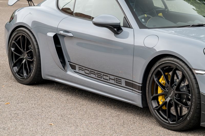 Porsche 718 Cayman 4.0 GT4 Coupe PDK