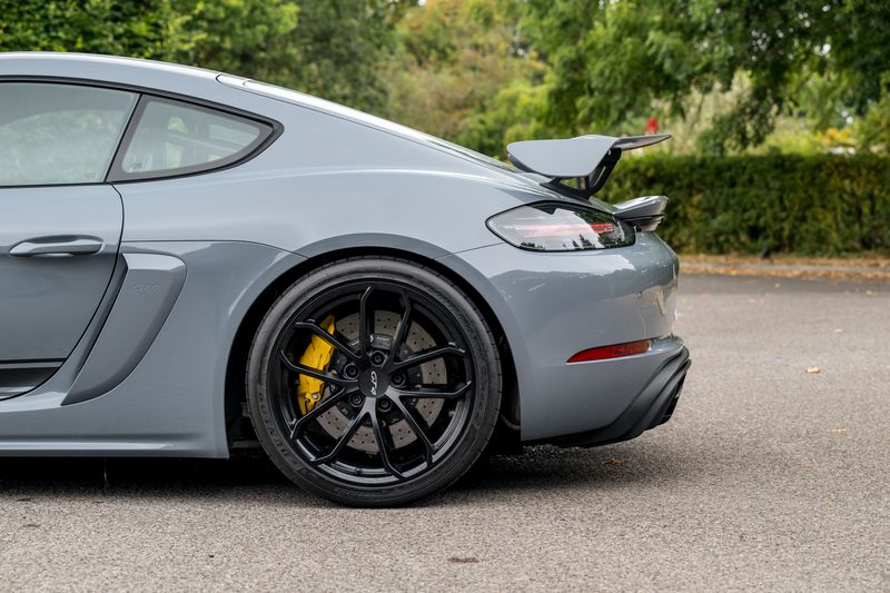 Porsche 718 Cayman 4.0 GT4 Coupe PDK