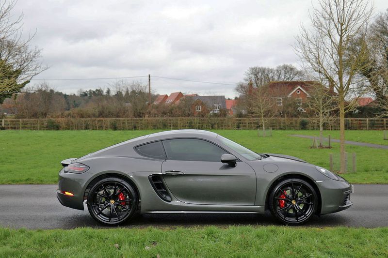 Porsche 718 Cayman
