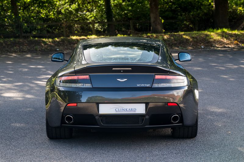 Aston Martin V12 Vantage (Manual)