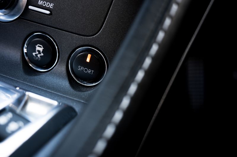 Aston Martin V12 Vantage (Manual)