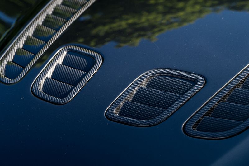 Aston Martin V12 Vantage (Manual)