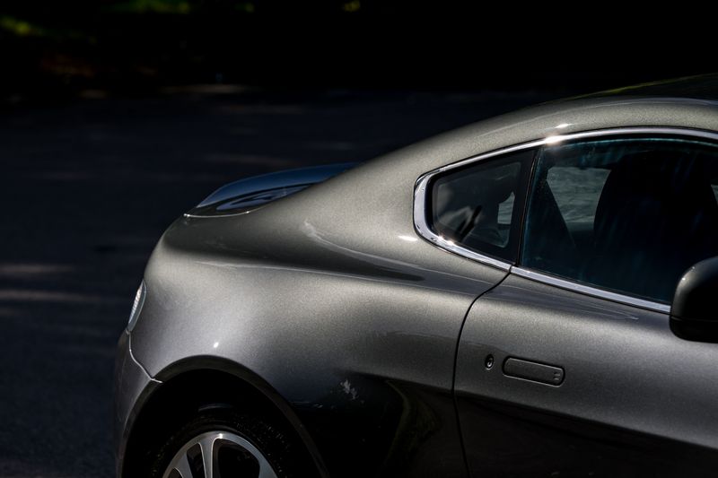 Aston Martin V12 Vantage (Manual)