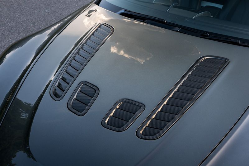 Aston Martin V12 Vantage (Manual)