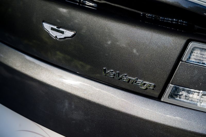 Aston Martin V12 Vantage (Manual)