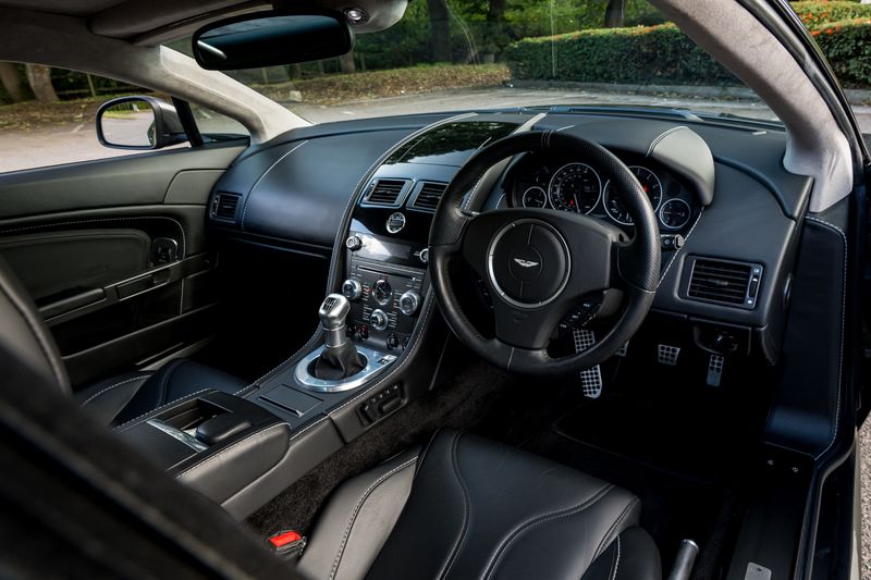 Aston Martin V12 Vantage (Manual)