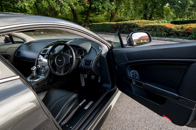 Aston Martin V12 Vantage (Manual)