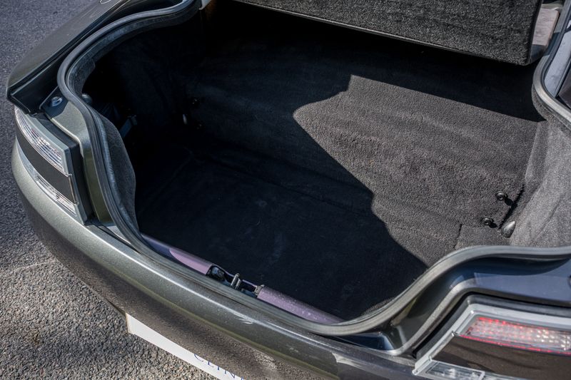 Aston Martin V12 Vantage (Manual)