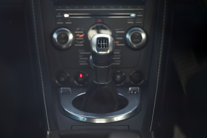 Aston Martin V12 Vantage (Manual)