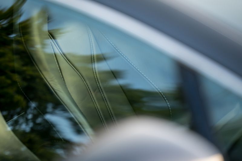 Aston Martin V12 Vantage (Manual)