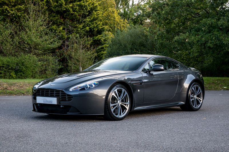 Aston Martin V12 Vantage (Manual)