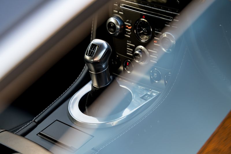 Aston Martin V12 Vantage (Manual)