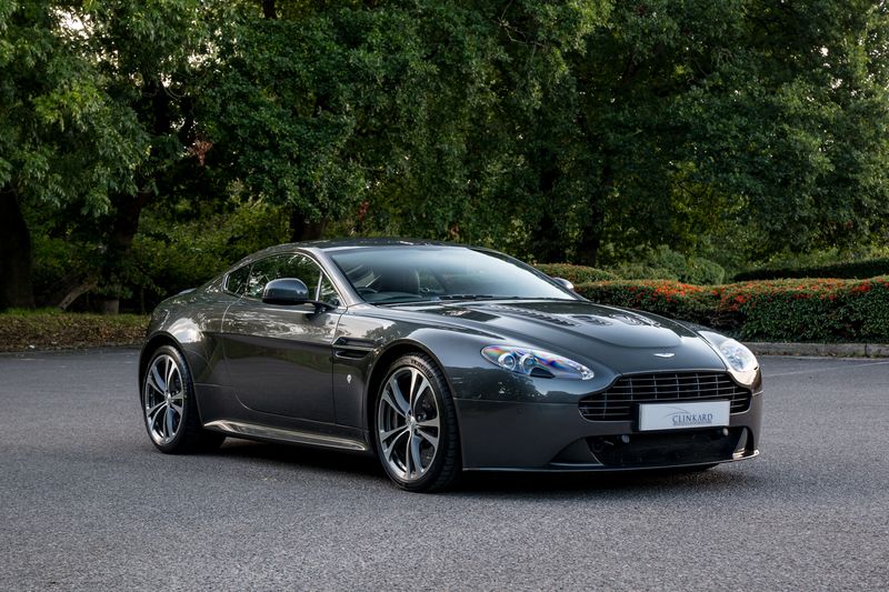 Aston Martin V12 Vantage (Manual)