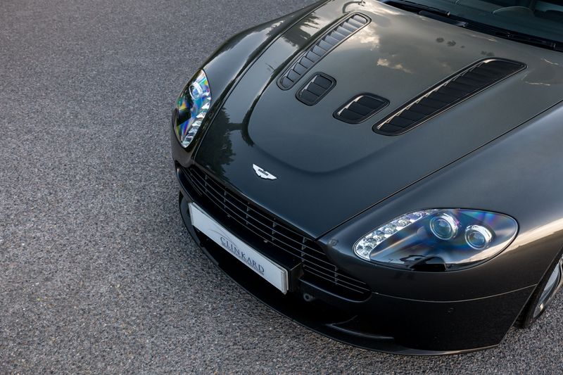Aston Martin V12 Vantage (Manual)
