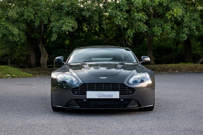 Aston Martin V12 Vantage (Manual)
