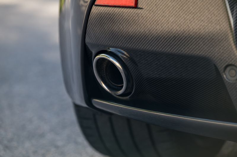 Aston Martin V12 Vantage (Manual)