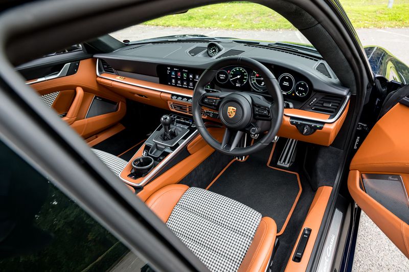 Porsche 911 (992) Sport Classic Coupe (Manual)