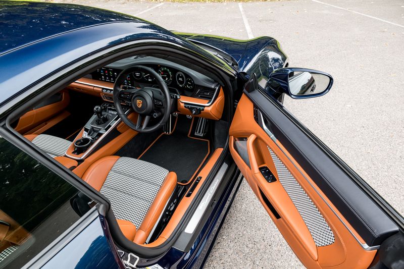 Porsche 911 (992) Sport Classic Coupe (Manual)