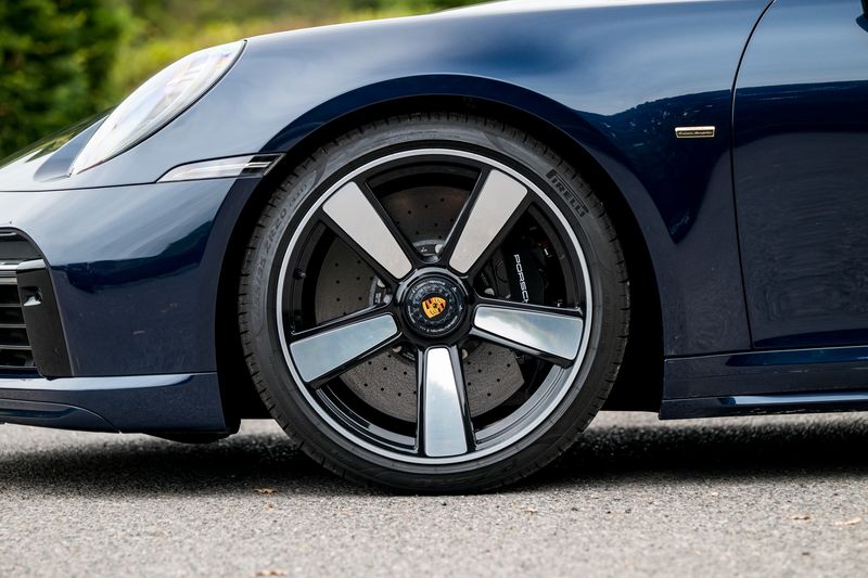 Porsche 911 (992) Sport Classic Coupe (Manual)