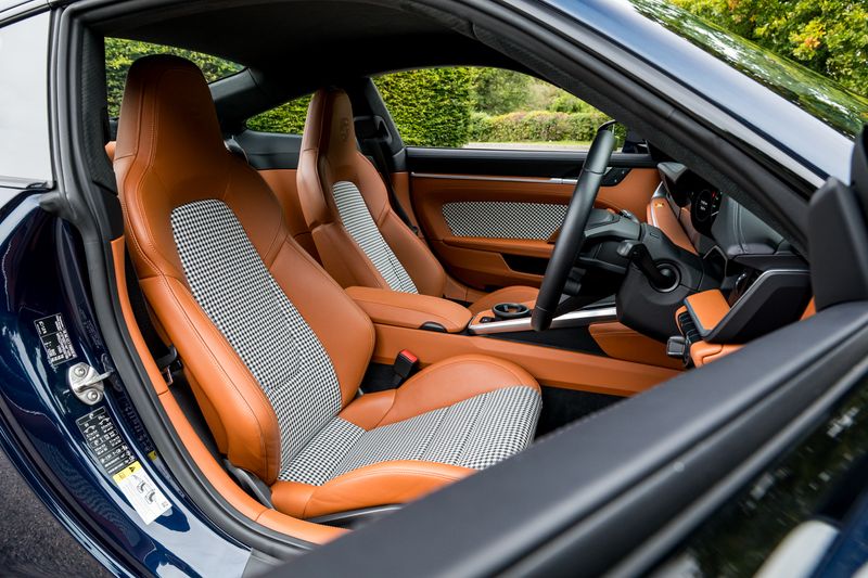 Porsche 911 (992) Sport Classic Coupe (Manual)