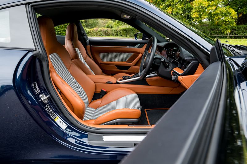 Porsche 911 (992) Sport Classic Coupe (Manual)