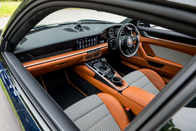 Porsche 911 (992) Sport Classic Coupe (Manual)