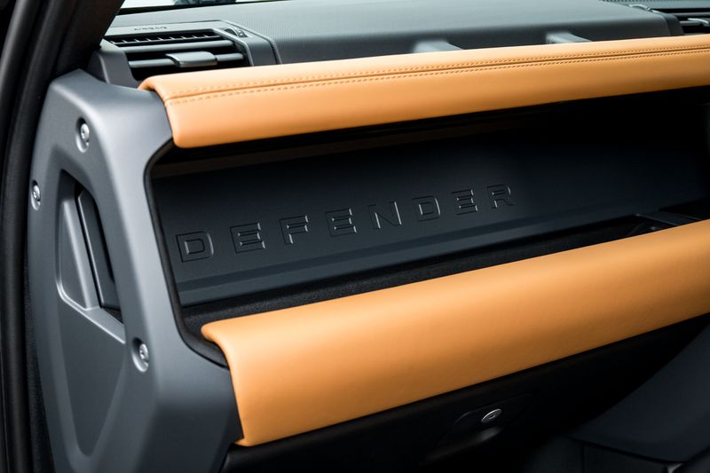 Land Rover Defender 110 P400e 15.4kWh X-Dynamic HSE