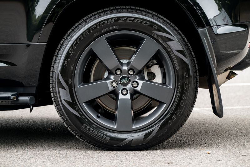 Land Rover Defender 110 P400e 15.4kWh X-Dynamic HSE