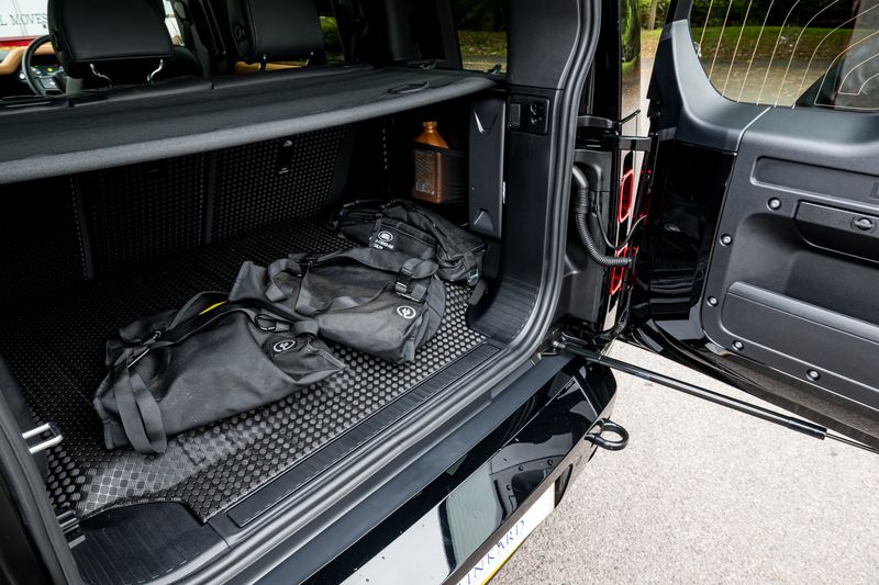 Land Rover Defender 110 P400e 15.4kWh X-Dynamic HSE