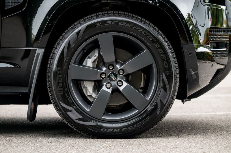 Land Rover Defender 110 P400e 15.4kWh X-Dynamic HSE