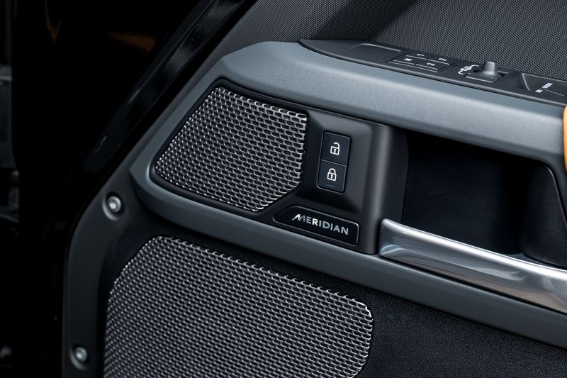 Land Rover Defender 110 P400e 15.4kWh X-Dynamic HSE