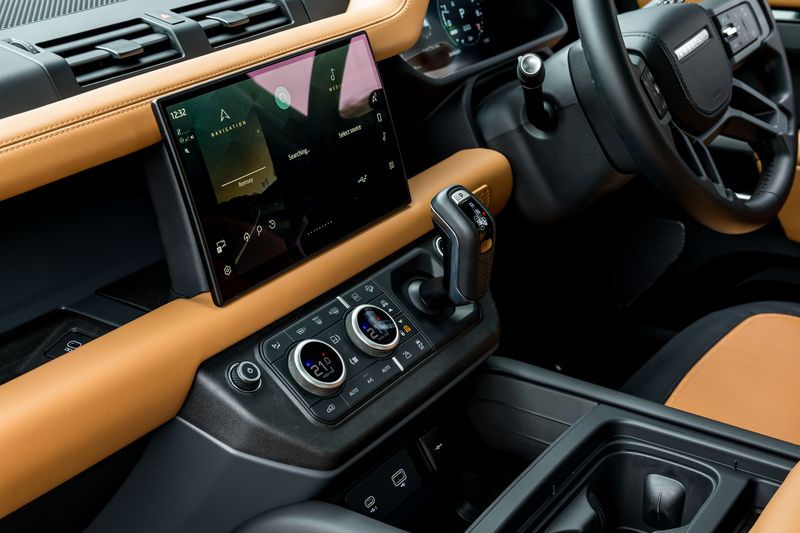 Land Rover Defender 110 P400e 15.4kWh X-Dynamic HSE