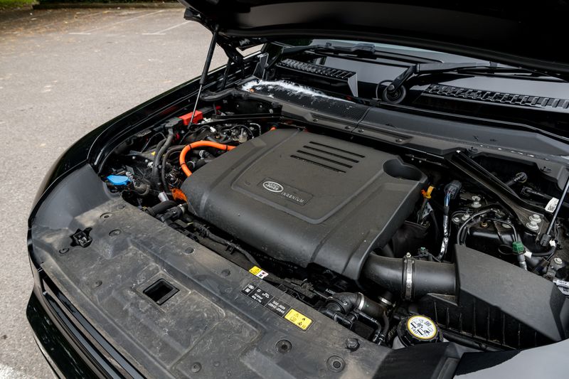 Land Rover Defender 110 P400e 15.4kWh X-Dynamic HSE