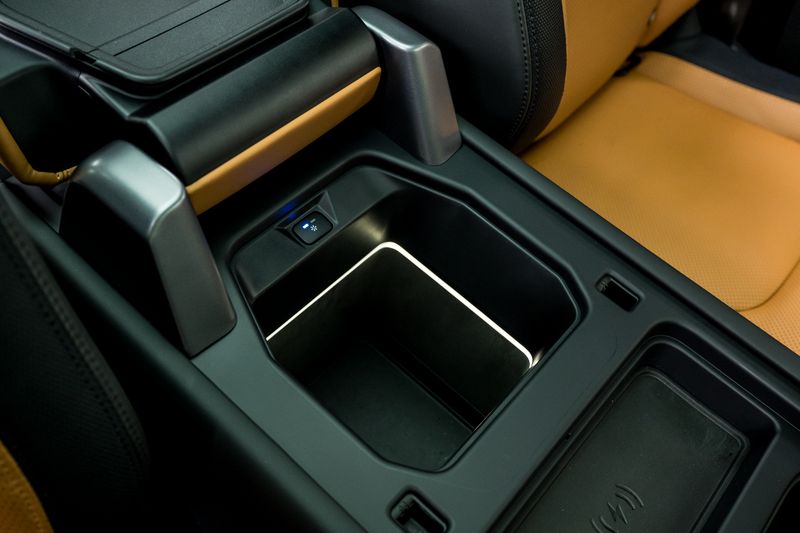 Land Rover Defender 110 P400e 15.4kWh X-Dynamic HSE