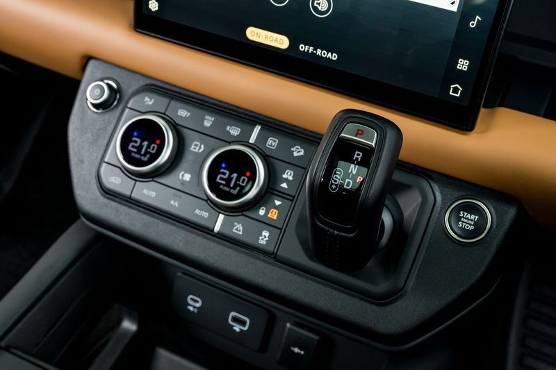 Land Rover Defender 110 P400e 15.4kWh X-Dynamic HSE