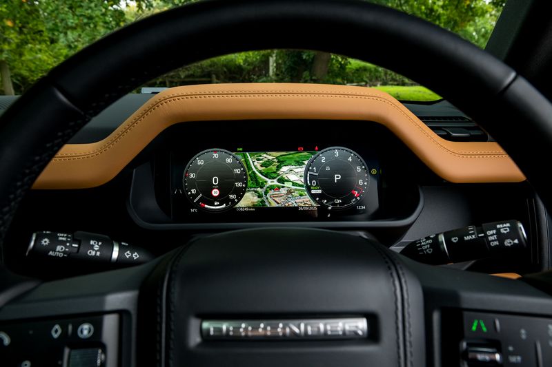 Land Rover Defender 110 P400e 15.4kWh X-Dynamic HSE