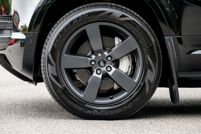 Land Rover Defender 110 P400e 15.4kWh X-Dynamic HSE