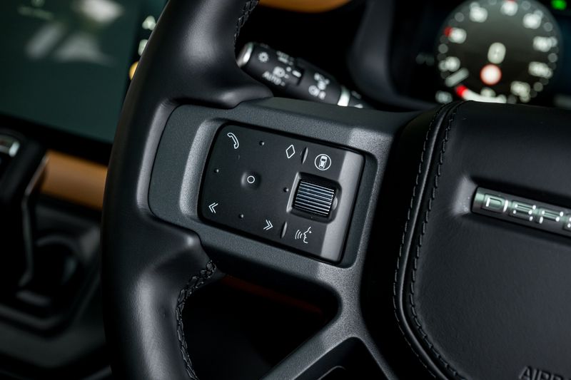 Land Rover Defender 110 P400e 15.4kWh X-Dynamic HSE