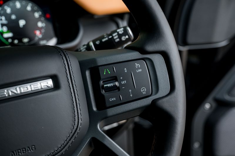 Land Rover Defender 110 P400e 15.4kWh X-Dynamic HSE