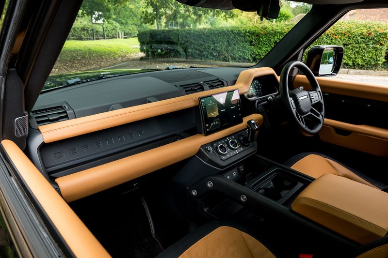 Land Rover Defender 110 P400e 15.4kWh X-Dynamic HSE