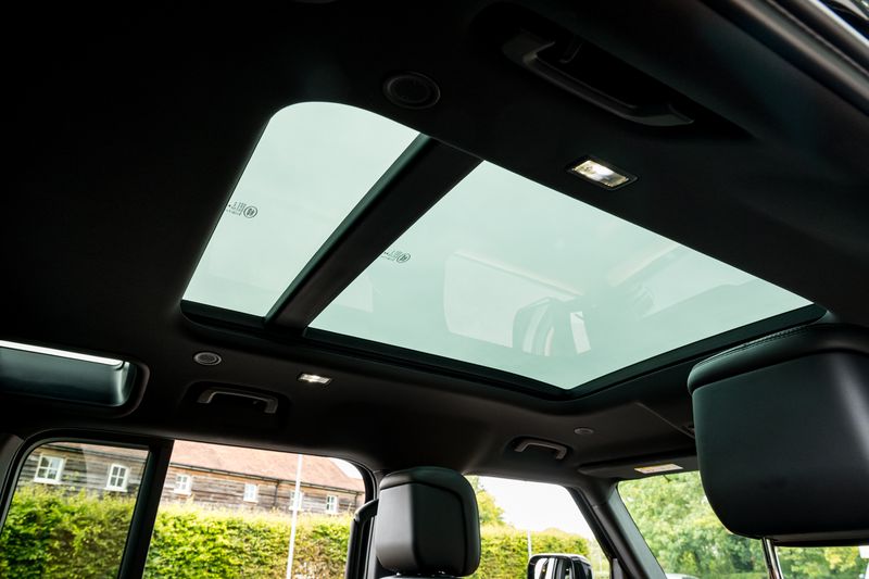 Land Rover Defender 110 P400e 15.4kWh X-Dynamic HSE