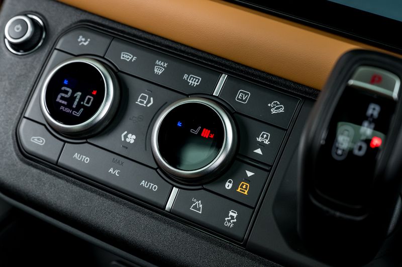 Land Rover Defender 110 P400e 15.4kWh X-Dynamic HSE