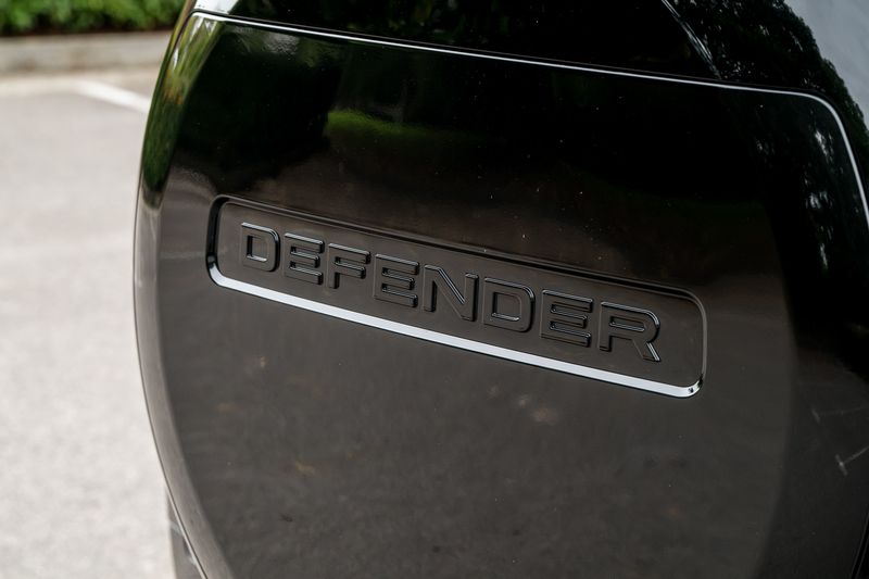 Land Rover Defender 110 P400e 15.4kWh X-Dynamic HSE