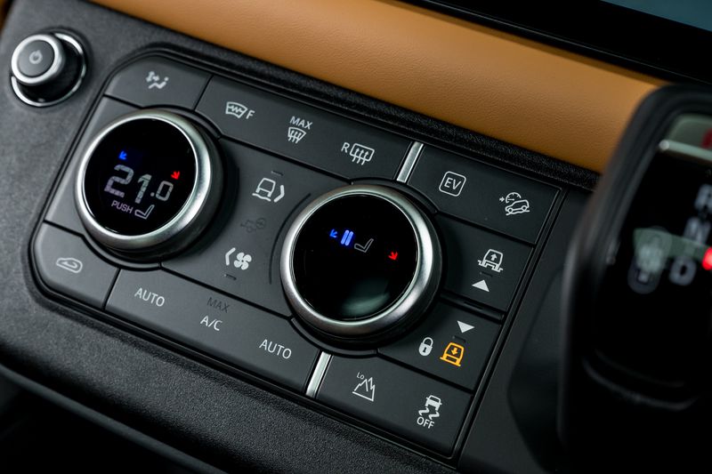 Land Rover Defender 110 P400e 15.4kWh X-Dynamic HSE