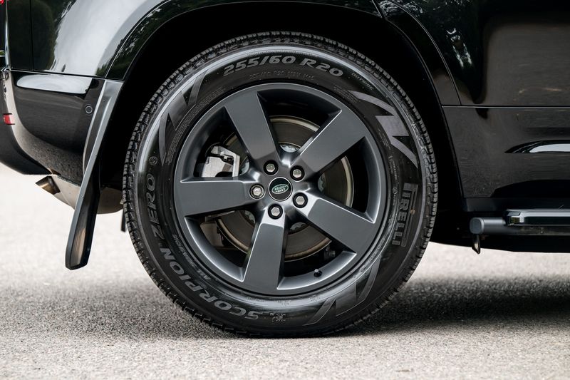 Land Rover Defender 110 P400e 15.4kWh X-Dynamic HSE