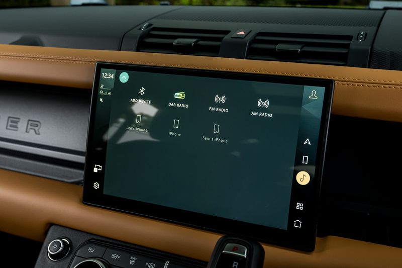 Land Rover Defender 110 P400e 15.4kWh X-Dynamic HSE