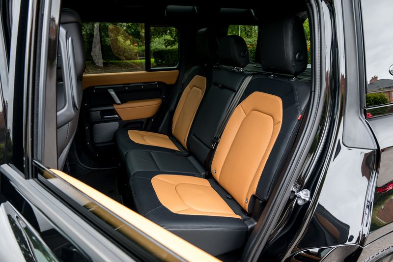 Land Rover Defender 110 P400e 15.4kWh X-Dynamic HSE