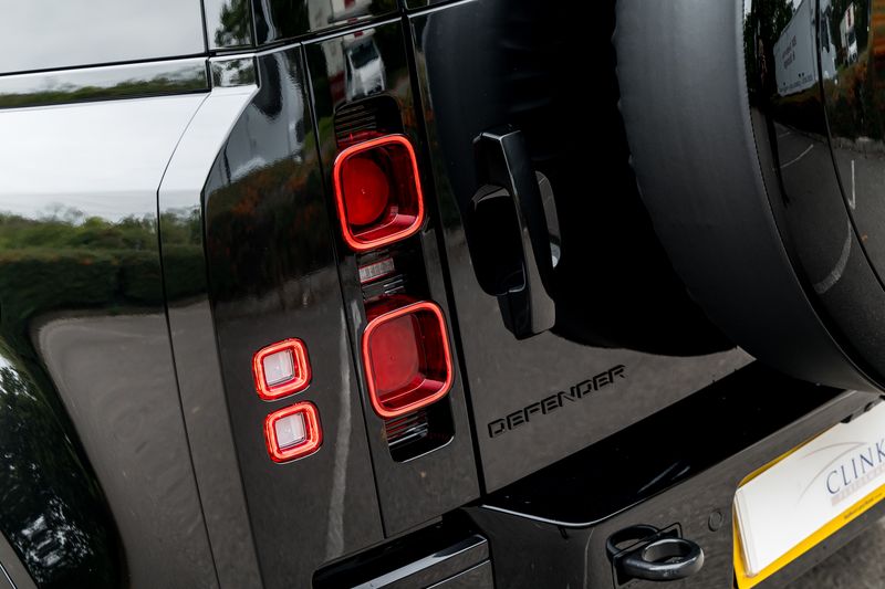 Land Rover Defender 110 P400e 15.4kWh X-Dynamic HSE