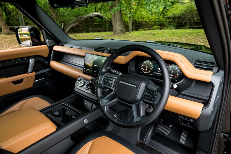 Land Rover Defender 110 P400e 15.4kWh X-Dynamic HSE