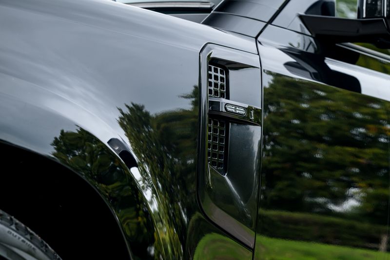 Land Rover Defender 110 P400e 15.4kwh X-Dynamic SE URBAN